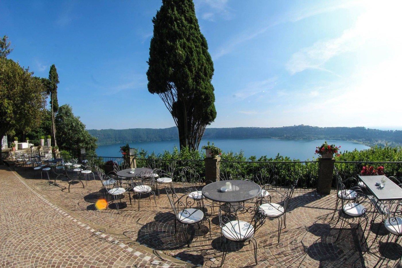 Terrazza di Villa Pocci sul lago